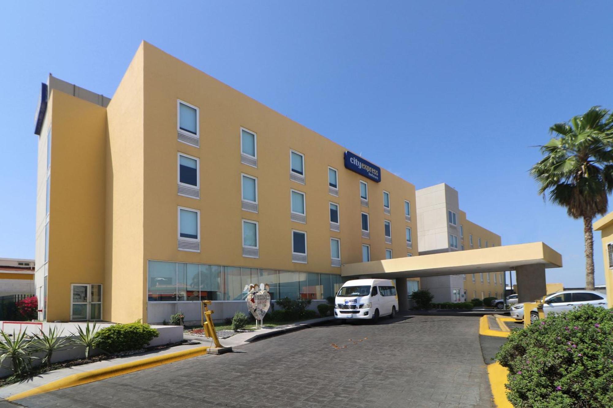 City Express By Marriott Nuevo Laredo Exterior photo
