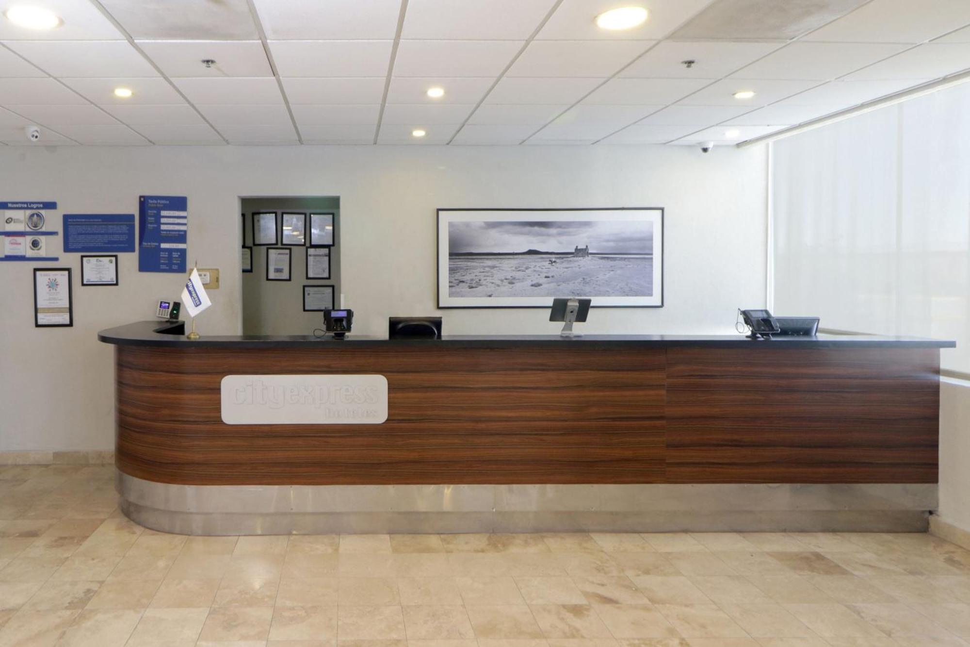City Express By Marriott Nuevo Laredo Exterior photo
